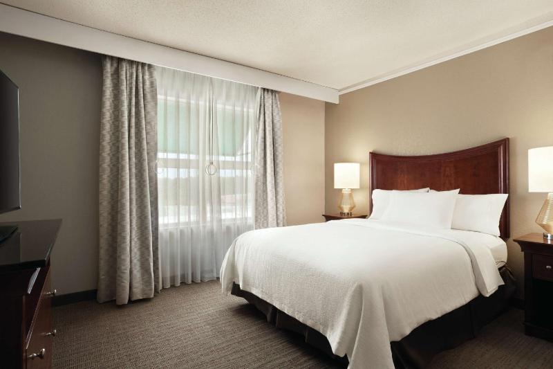 Queen Suite with Bath Tub - Disability Access  image 3