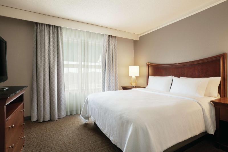 King Suite - Non-Smoking image 3