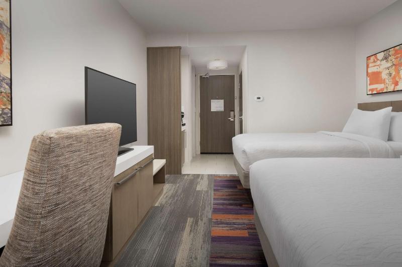 Queen Room with Two Queen Beds image 3