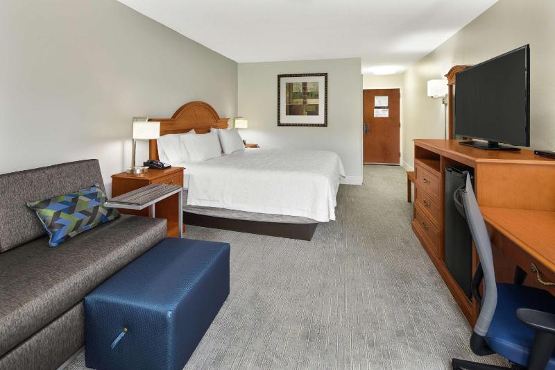 King Room with King Bed - Non-Smoking image 4