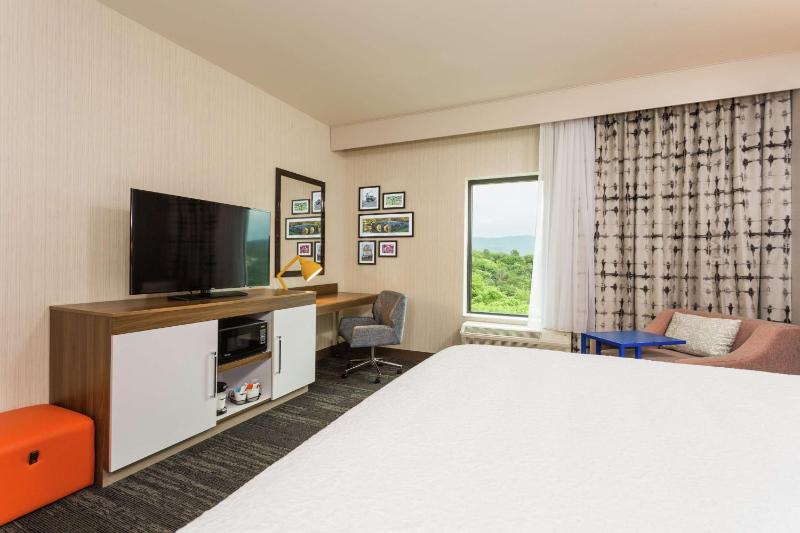 King Room image 3
