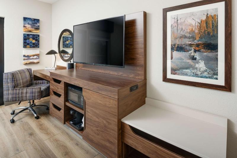King Room image 3