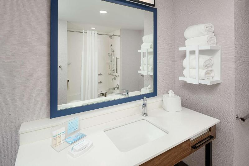 King Room - Hearing Accessible/Non-Smoking  image 2