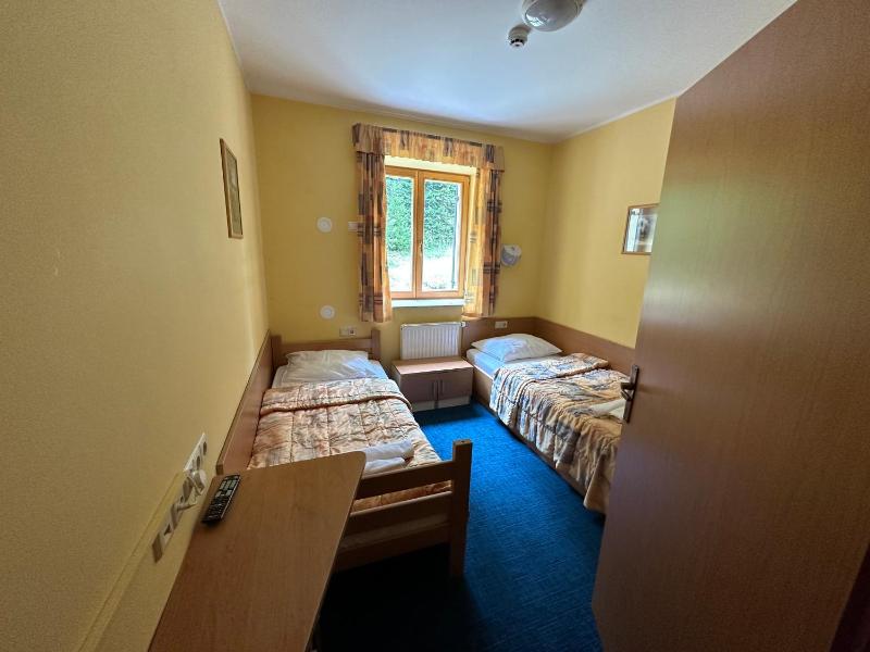 Twin Room image 1