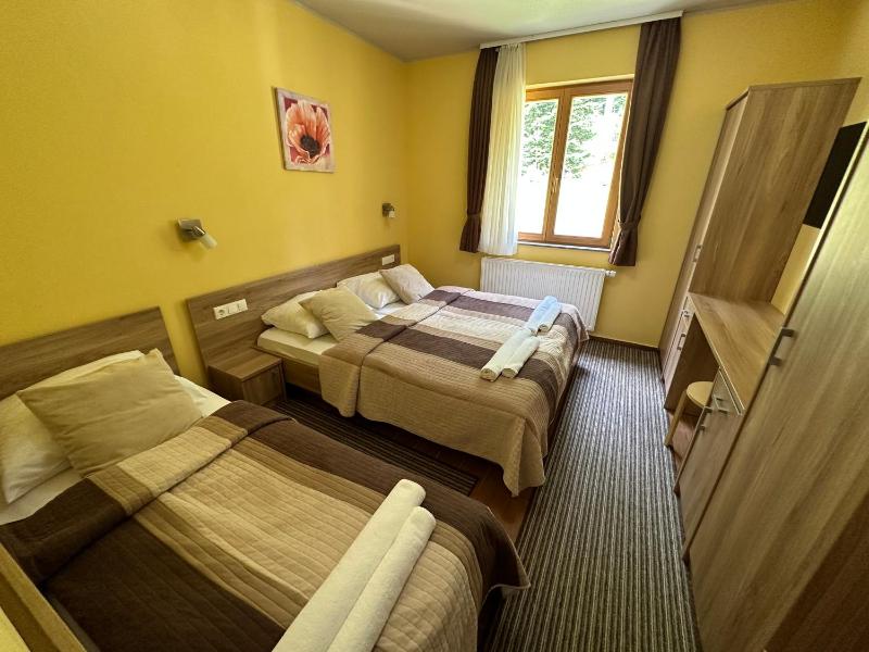 Standard Triple Room image 1