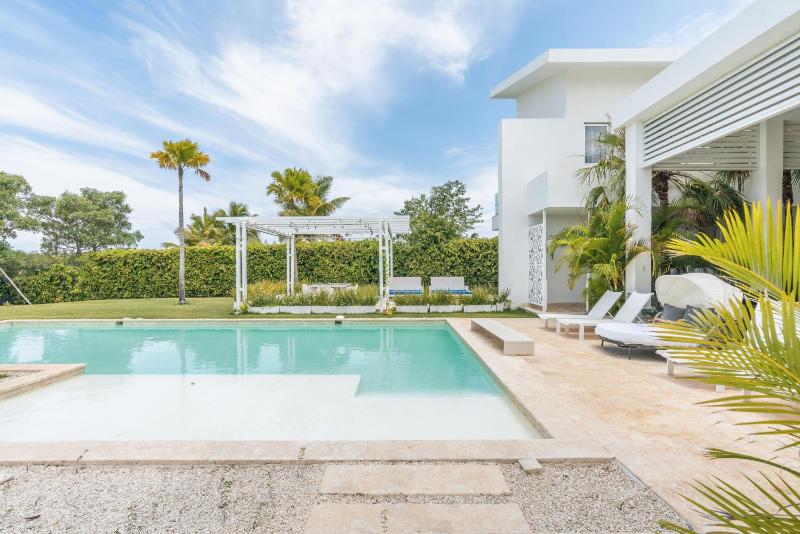 Luxury lakefront vacation paradise! - image 35