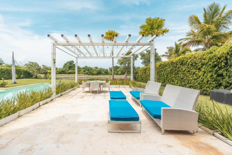Luxury lakefront vacation paradise! - image 20