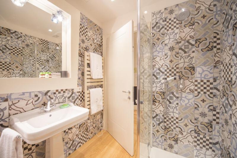 Deluxe Double or Twin Room image 3