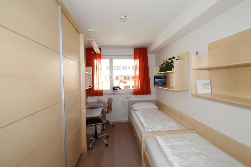 Twin Room image 4