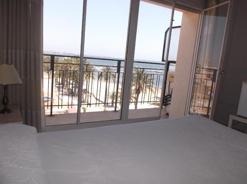 Double Room with Side Sea View image 3