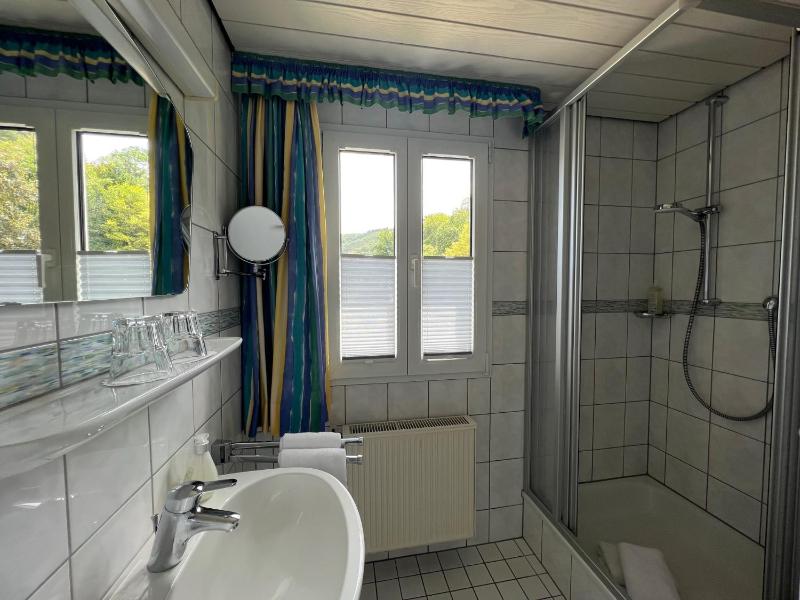 Double Room with Balcony image 2