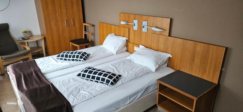Economy Double Room image 1