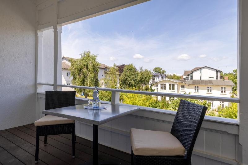 Double Room with Balcony image 4