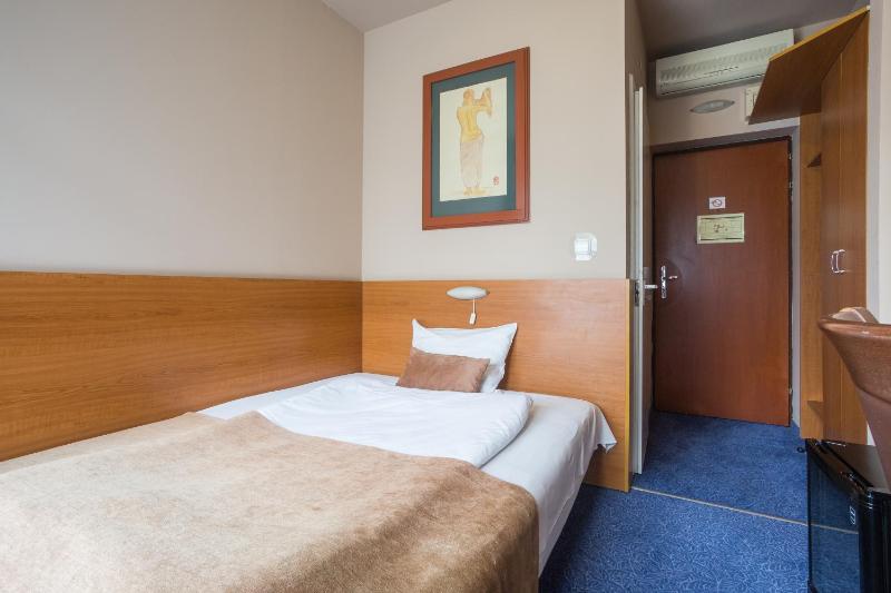 Small Double Room image 3