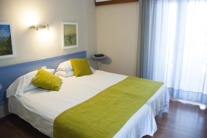 One-Bedroom Apartment with Sea View image 2