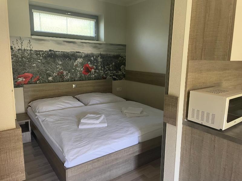 Studio Apartment image 1