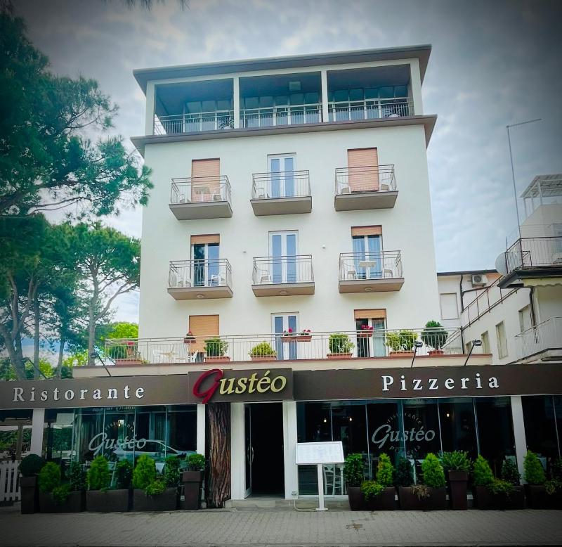 Hotel Cristina - image 36