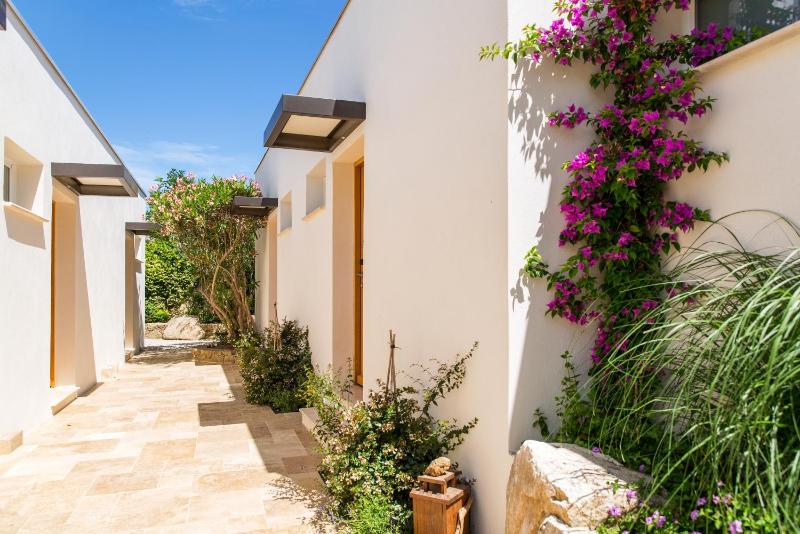 Superior Double Room with Garden View image 2