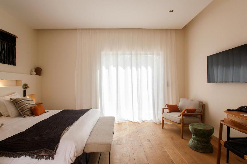 Superior Double Room with Garden View image 4
