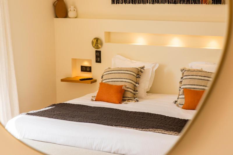 Superior Double Room with Garden View image 3
