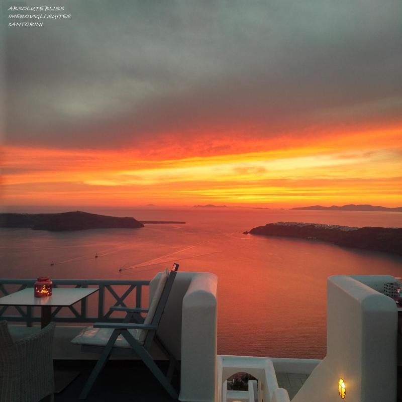 Classic Double Room with Caldera View image 4