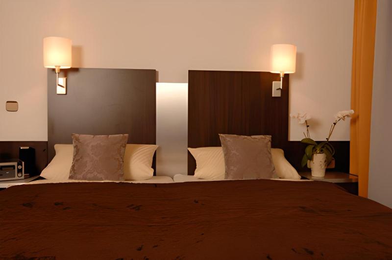 Business Double Room image 3