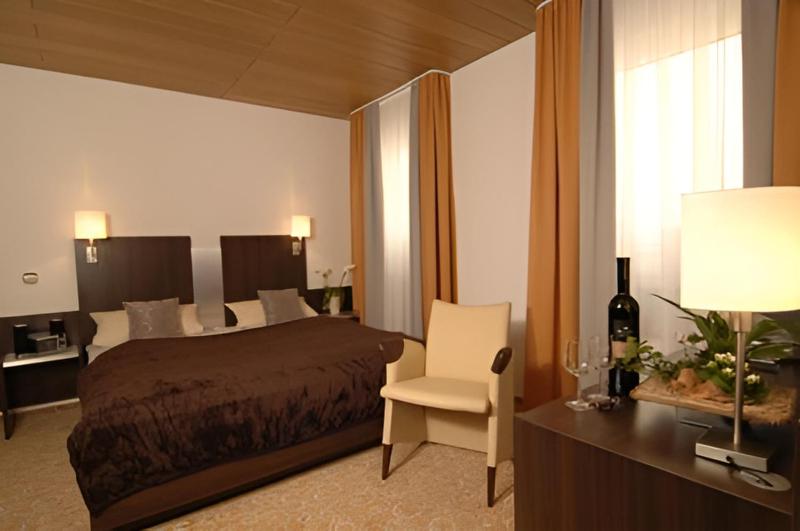 Business Double Room image 4