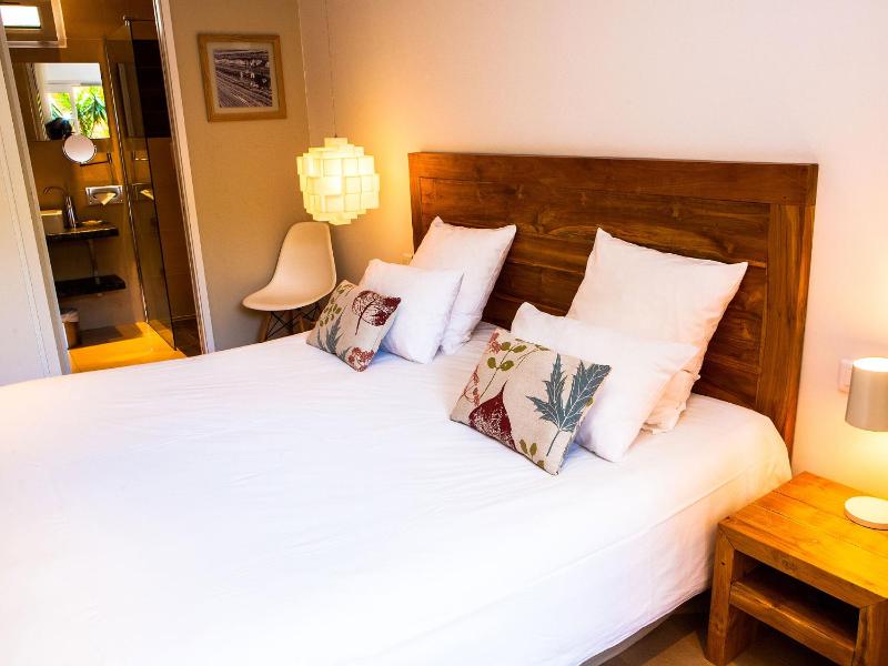 Double Room with Garden View image 3