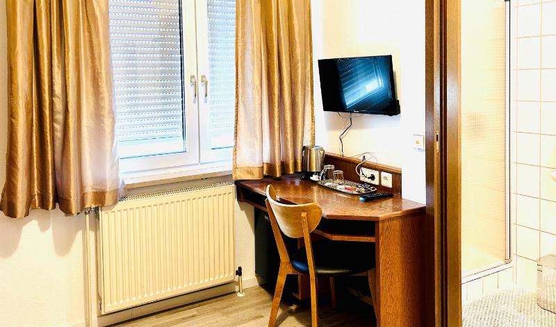Standard Single Room image 3