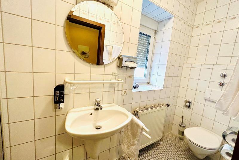 Standard Single Room image 2