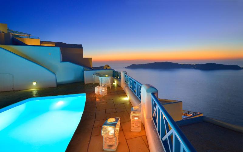 Luxury Villa with Private Pool and Caldera View image 1
