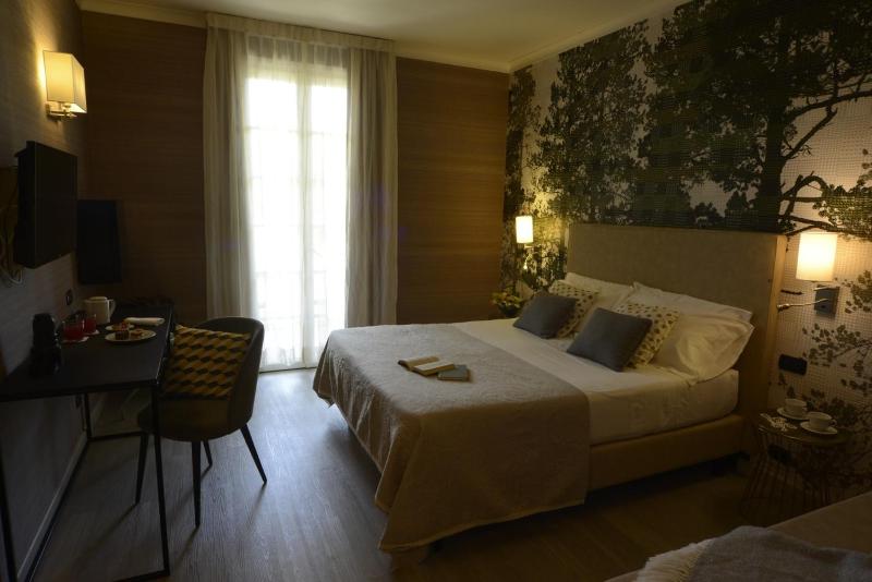 Deluxe Triple Room with Balcony image 3