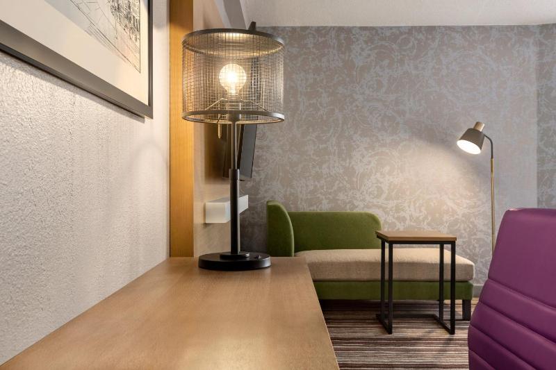 Standard King Room image 1