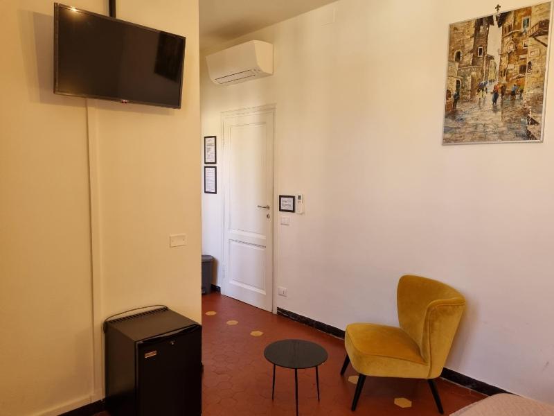 Double Room image 2