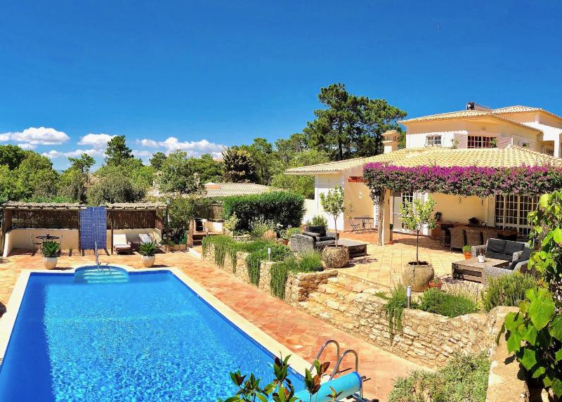 Superior Detached Three-Bedroom Villa with Air-conditioning and Private Pool image 2