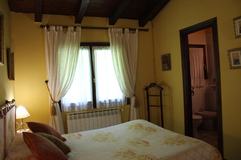 Deluxe Room (2 Adults + 1 Child) image 3