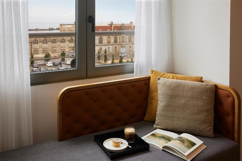 Sea View Junior Suite image 3