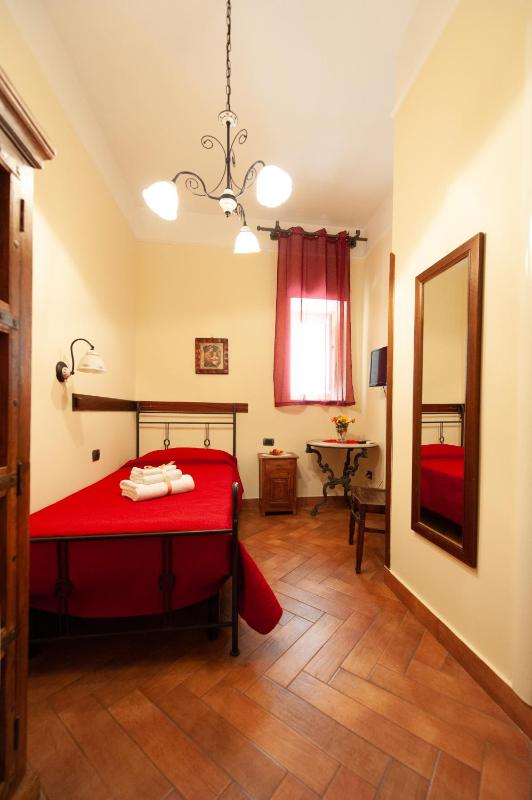 Economy Single Room image 2
