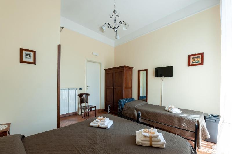 Double Room with Extra Bed image 3