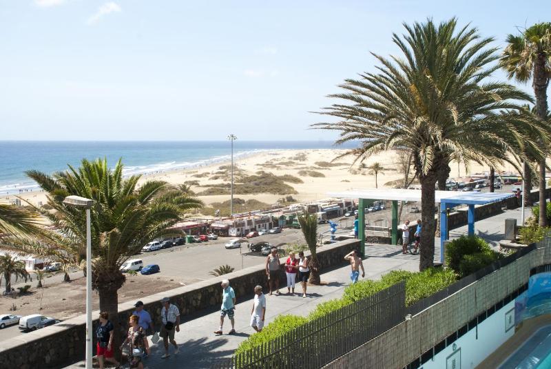 One-Bedroom Exterior Apartment with Sea View image 3