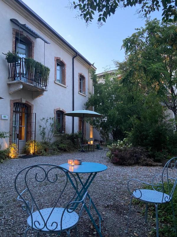 Junior Suite with Garden View image 2