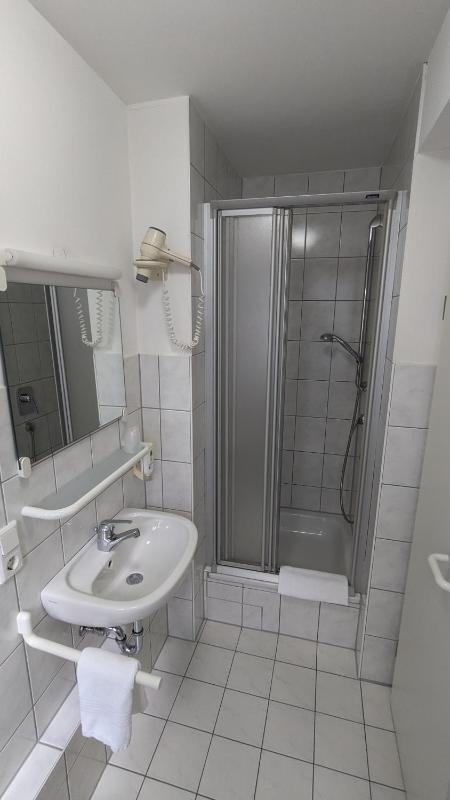 Standard Single Room image 3