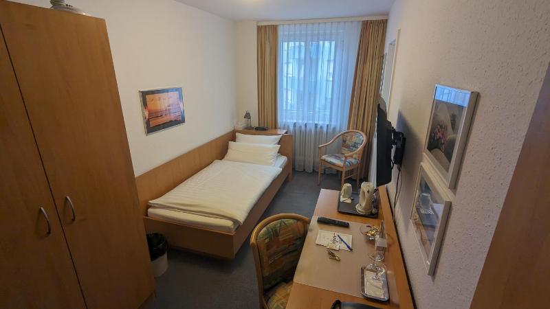 Standard Single Room image 2
