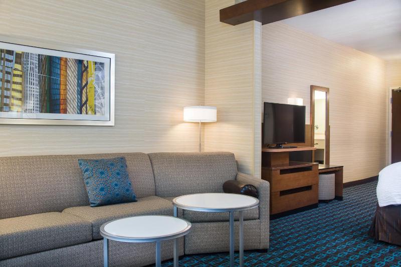 Executive King Suite with Sofa Bed image 4