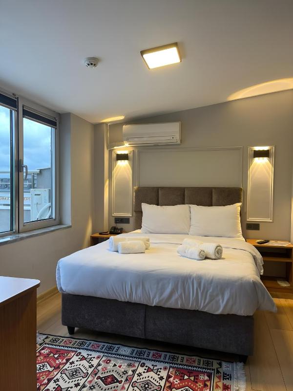 Small Double Room image 1