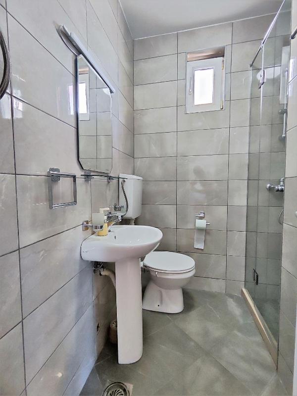 Studio Apartment image 2