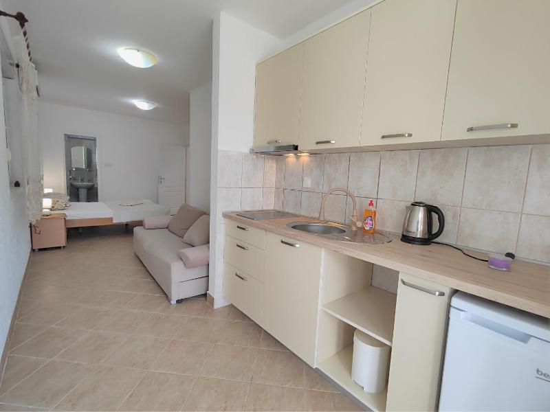 Studio Apartment with Sea View image 4