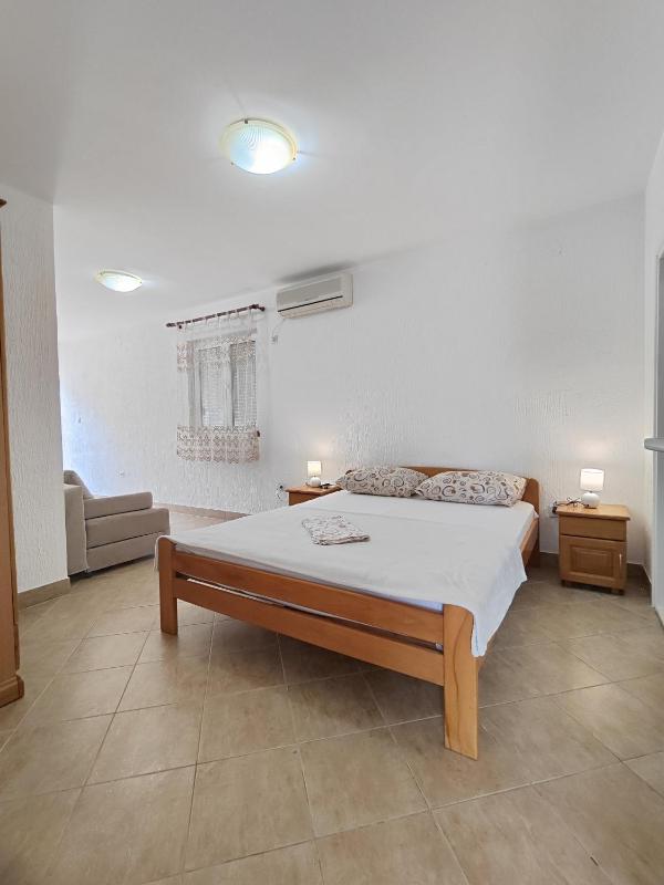 Studio Apartment with Sea View image 1