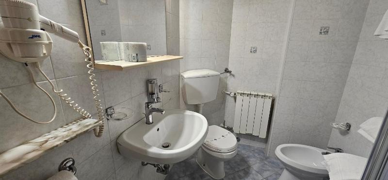 Quadruple Room image 3