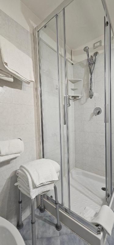 Quadruple Room image 2